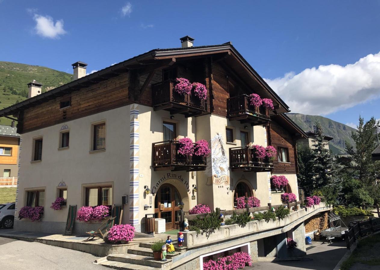 Hotel Garni Rin Da Rin Livigno Exteriör bild